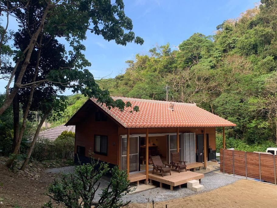 Villa マムヴィッラin森の中の一軒家 à Nago Extérieur photo
