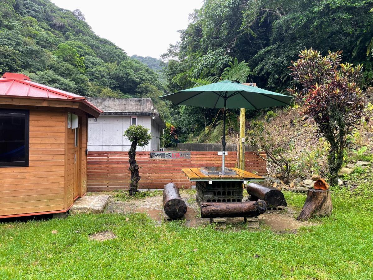 Villa マムヴィッラin森の中の一軒家 à Nago Extérieur photo