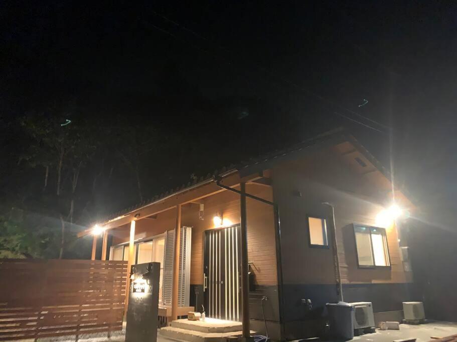 Villa マムヴィッラin森の中の一軒家 à Nago Extérieur photo