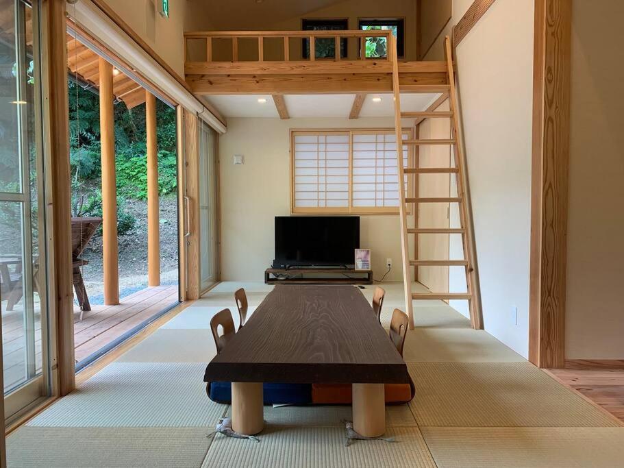 Villa マムヴィッラin森の中の一軒家 à Nago Extérieur photo
