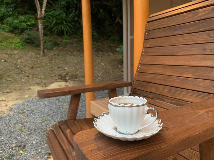 Villa マムヴィッラin森の中の一軒家 à Nago Extérieur photo